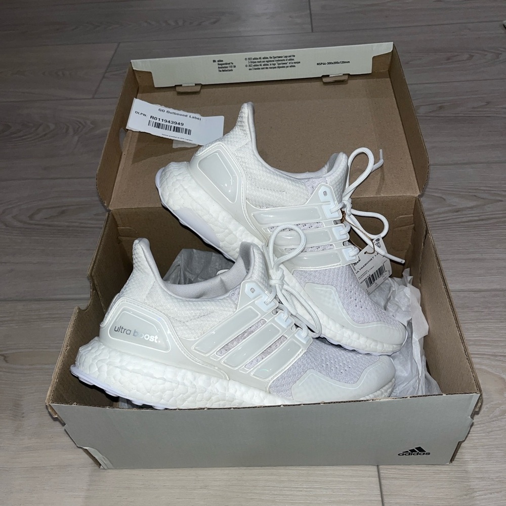 NWT Women’s Adidas All White Ultraboosts